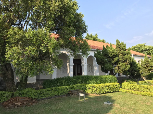 台北捷運淡水信義線 - 淡水站景點小白宮（圖片來源：新北市立淡水古蹟博物館網）