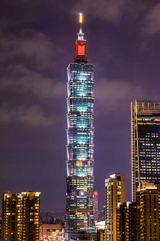 台北捷運板南線 - 市政府站景點信義商圈（圖片來源：信義商圈 | 臺北旅遊網）