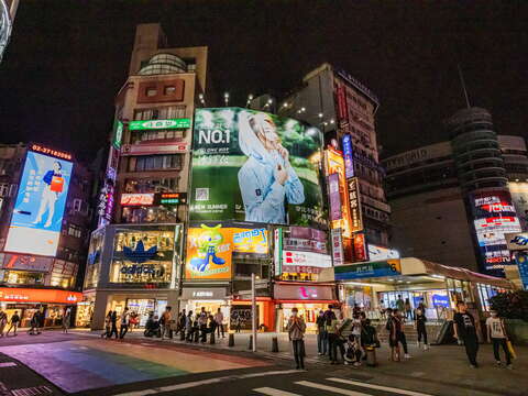 台北捷運板南線 - 西門站西門町商圈（圖片來源：西門町 | 臺北旅遊網）