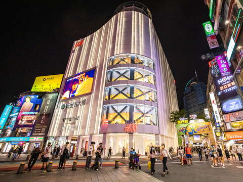 台北捷運板南線 - 西門站西門町商圈（圖片來源：西門町 | 臺北旅遊網）