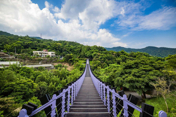 台北捷運文湖線 - 內湖站景點白石湖吊橋（圖片來源：白石湖吊橋 | 臺北旅遊網）