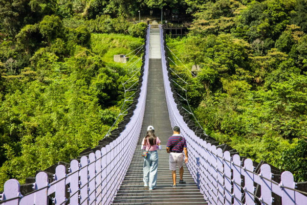 台北捷運文湖線 - 內湖站景點白石湖吊橋（圖片來源：白石湖吊橋 | 臺北旅遊網）