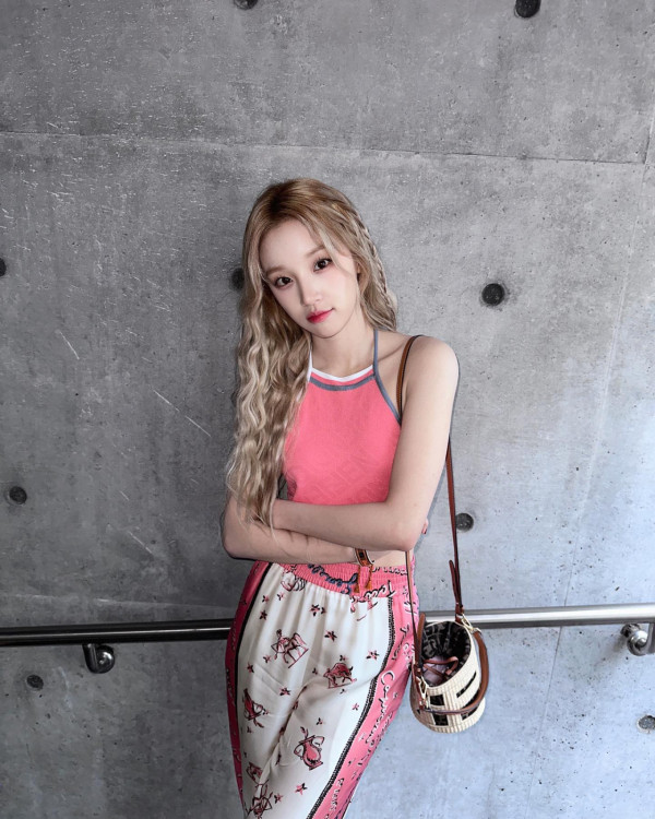 中分髮型圖鑑(長髮)八字瀏海+不規則波浪捲髮