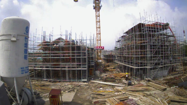 48歲性感女神開胸晚裝曬完美身材 老公親證「事業線巨大」 林熙蕾分享三大保養秘訣 