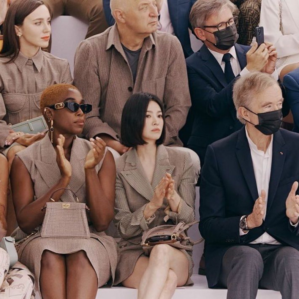 中分髮型圖鑑(短髮)耳下三公分直髮