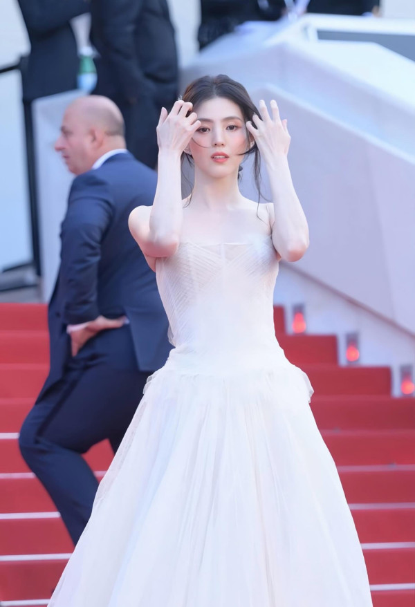 中分髮型圖鑑(編髮)中分八字瀏海+魚骨辮