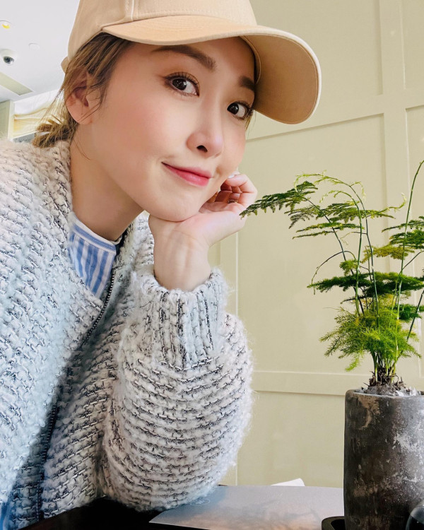 周汶錡51歲生日凍齡美貌驚人！法籍老公身型變圓潤！妹妹周勵淇夫婦合體現身