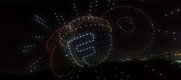 網民驚見巨型多啦A夢坐豆沙包停留青衣船廠!準備今秋維港遊料大量遊客訪港