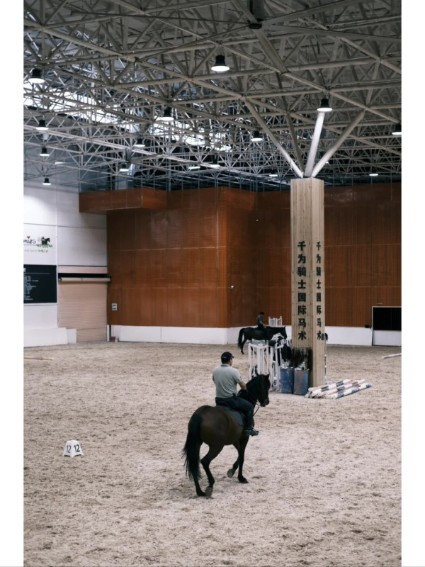 深圳6000平方米馬術俱樂部  ¥9.9起體驗課！親嘗餵食互動/騎馬 