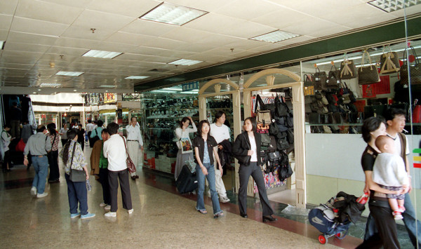 羅湖商業城翻新成蓮塘口岸2.0 16大美食新店推介!即叫即燒豬/潮汕牛肉火鍋/甜品/眼鏡舖