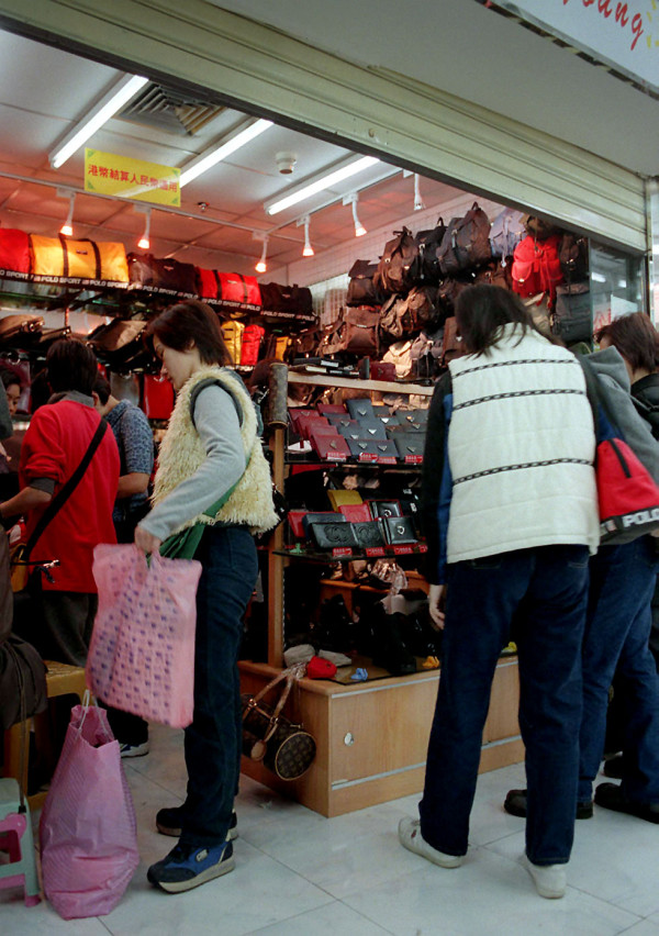 羅湖商業城翻新成蓮塘口岸2.0 16大美食新店推介!即叫即燒豬/潮汕牛肉火鍋/甜品/眼鏡舖