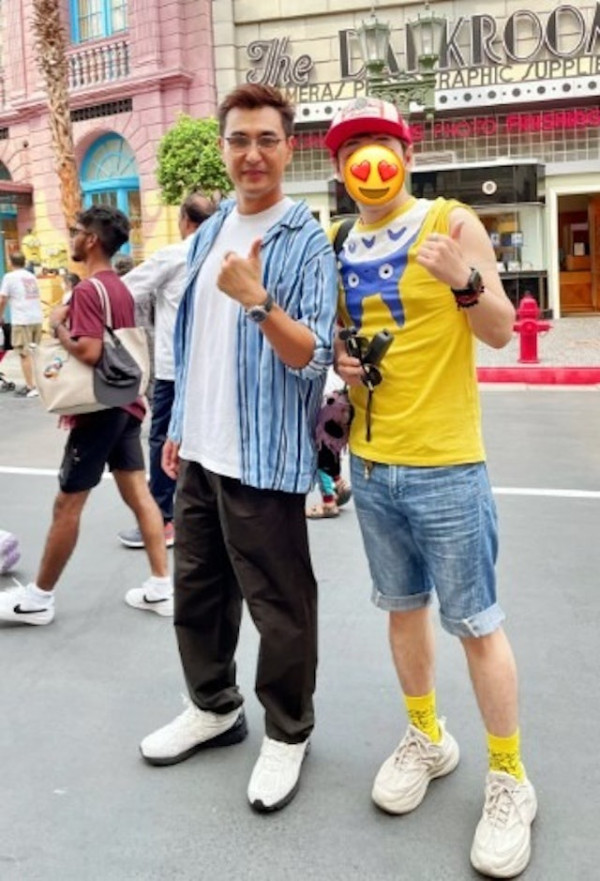 陳展鵬與妻女遊新加坡環球影城 小豬比扮爸爸劇集角色 被笑入戲太深 