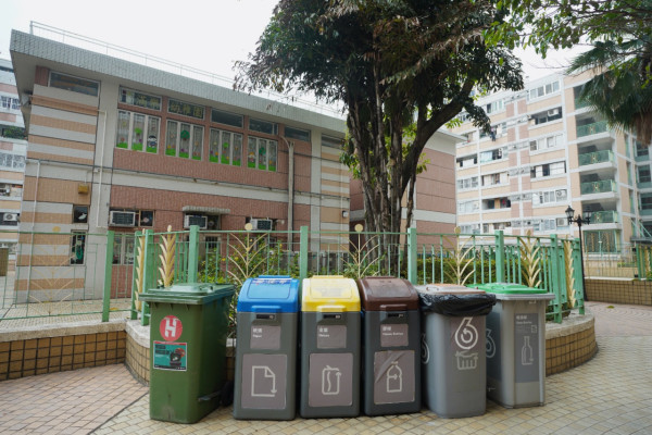 垃圾徵費｜垃圾徵費措施暫緩實施 4大措施推動回收 公屋戶每月可領20個指定袋