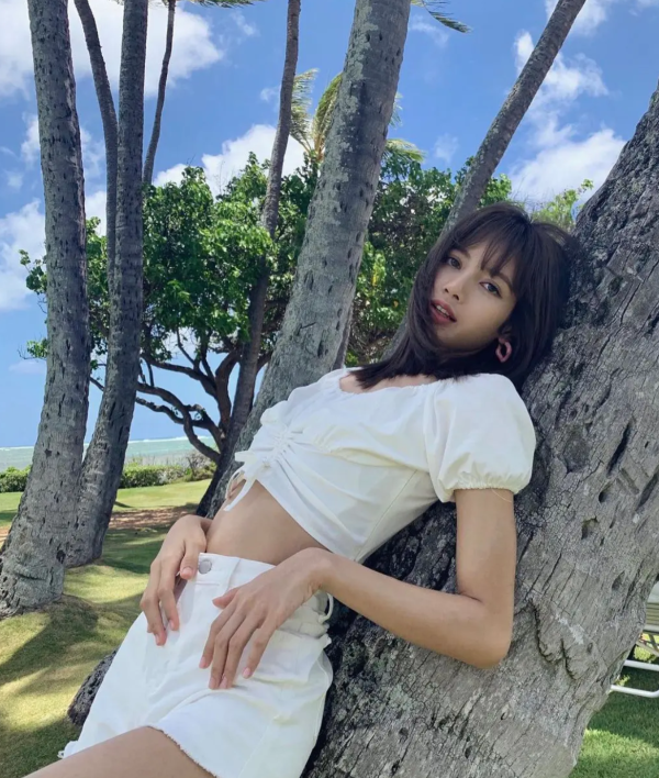 Blackpink Lisa 相片｜來源：小紅書@韓流聚集地、DCard