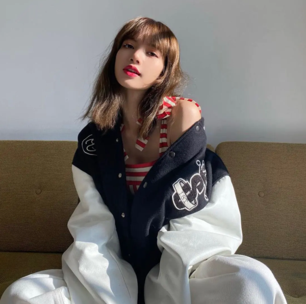 Blackpink Lisa 相片｜來源：小紅書@韓流聚集地、DCard