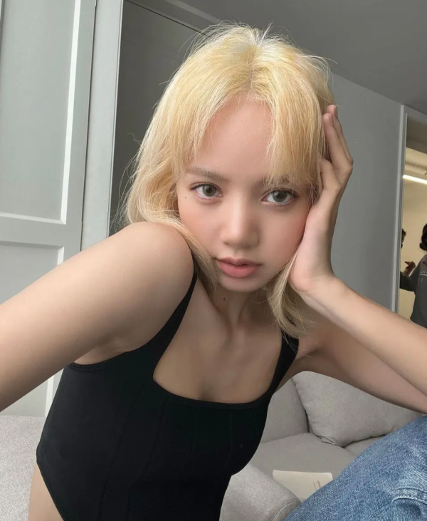 Blackpink Lisa 相片｜來源：小紅書@韓流聚集地、DCard