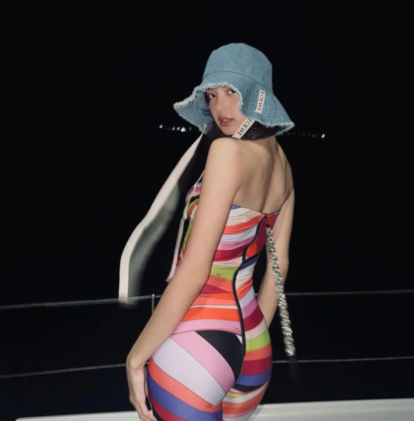 Blackpink Lisa 相片｜來源：小紅書@韓流聚集地、DCard