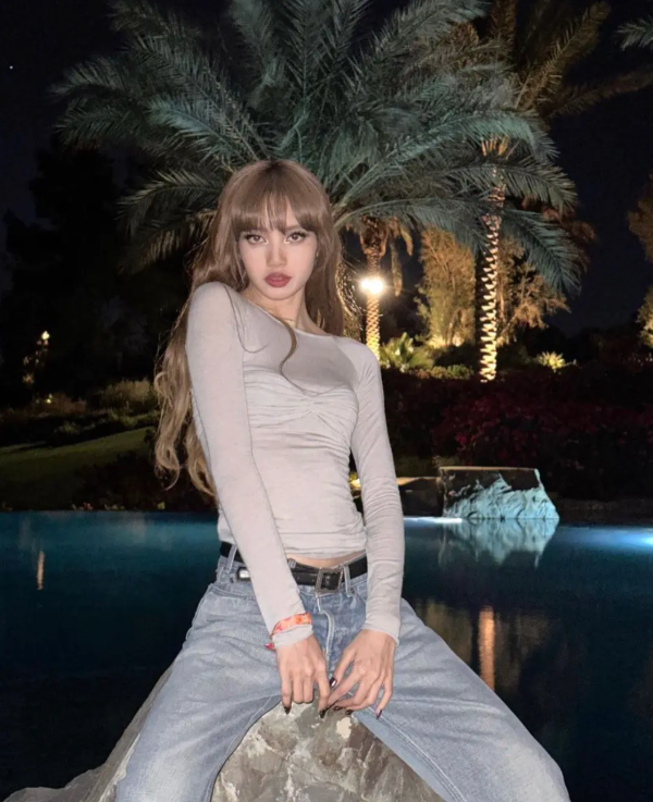 Blackpink Lisa 相片｜來源：小紅書@韓流聚集地、DCard