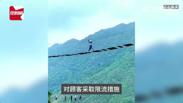 內地攀岩聖地遊客被困過千尺懸崖1小時 僅抓繩索超牙煙!救援索價$XXX?