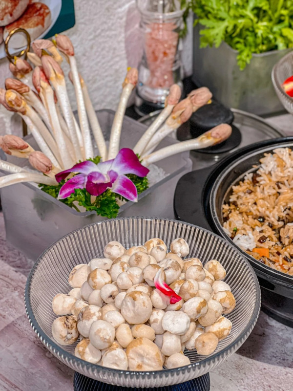 深圳坪山美食｜8. 野·大山里野生菌石鍋土雞(益田假日店)（圖片來源：梦言梦语＠小紅書）