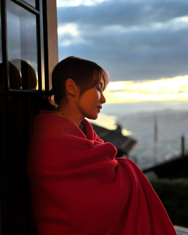 佘詩曼遊泰國罕曬比堅尼透視裝！49歲身材fit爆 網民激讚「世一美魔女」 