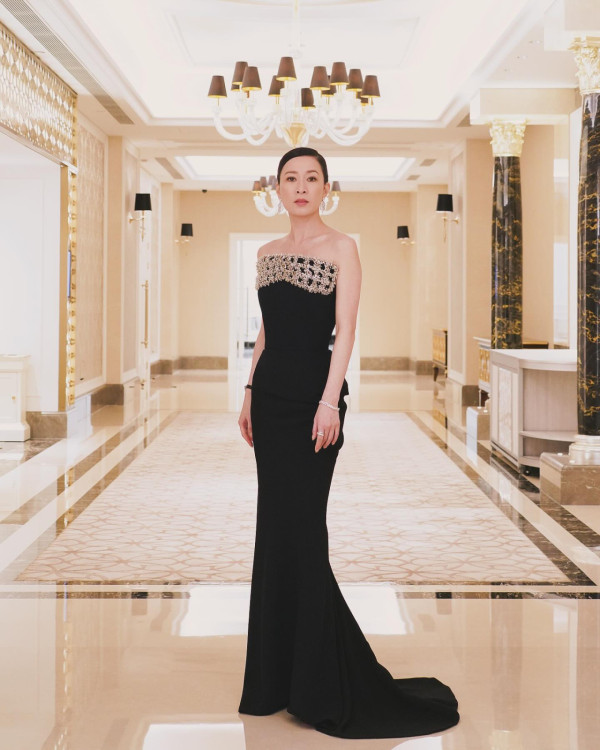 佘詩曼遊泰國罕曬比堅尼透視裝！49歲身材fit爆 網民激讚「世一美魔女」 