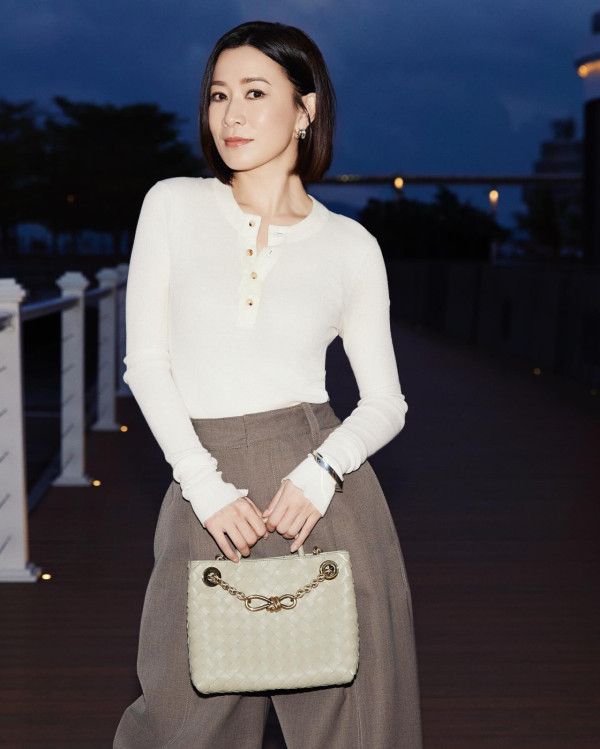 佘詩曼遊泰國罕曬比堅尼透視裝！49歲身材fit爆 網民激讚「世一美魔女」 