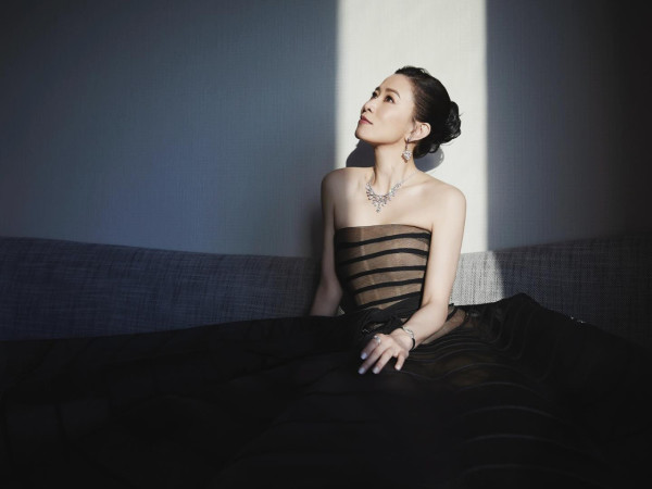 佘詩曼遊泰國罕曬比堅尼透視裝！49歲身材fit爆 網民激讚「世一美魔女」 