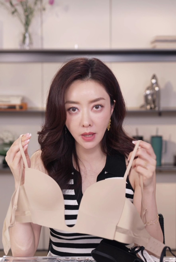 熊黛林直播賣Bra/圖片來源：小紅書@熊黛林LynnXiong