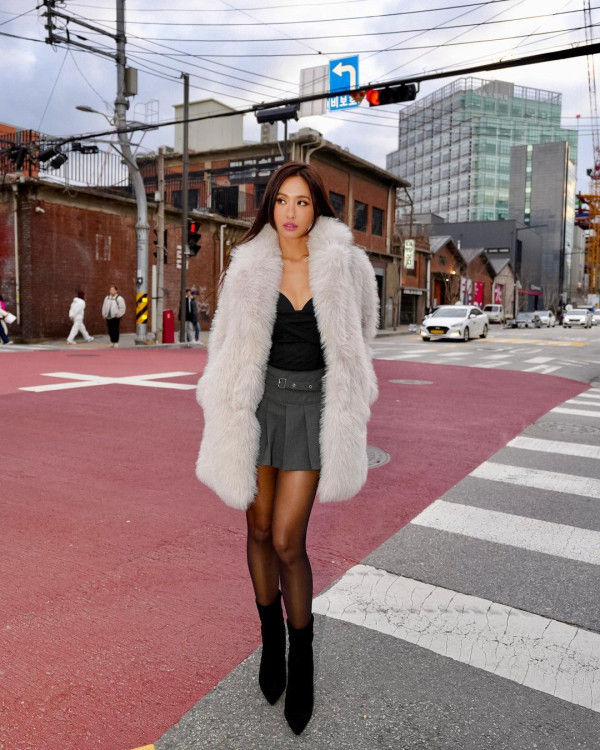 台女星西班牙旅行慘被偷手袋 損失14萬財物 當街崩潰痛哭 