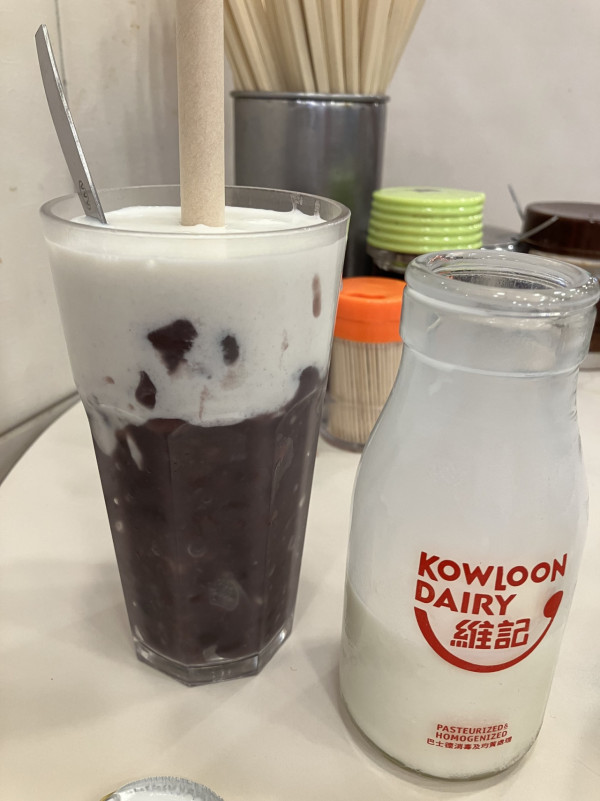 日本駐港領事再撐港式美食 初嚐元朗「紅豆底鮮奶」連港人都未試過？