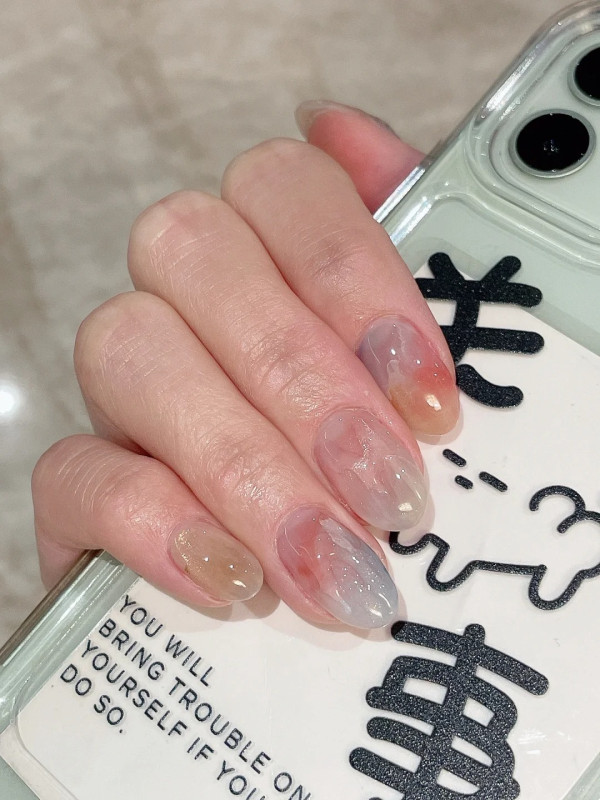 2024美甲款式推薦|暈染水彩風美甲(圖片來源:金子@小紅書)