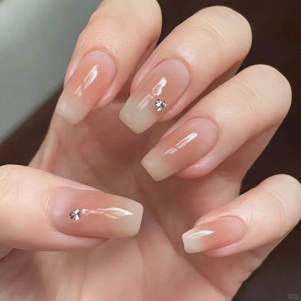 2024美甲款式推薦|15. 裸色美甲(圖片來源:你的指甲盖儿@小紅書)