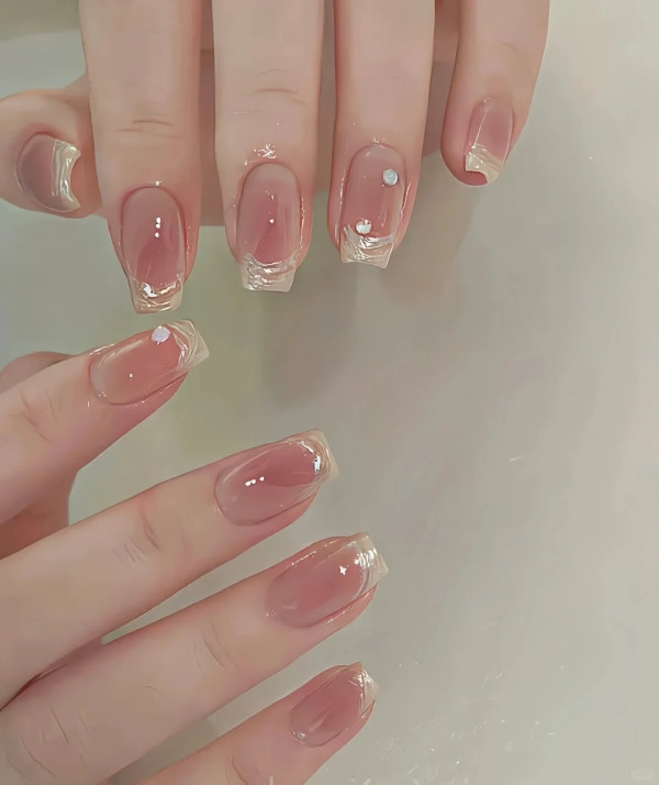 2024美甲款式推薦|15. 裸色美甲(圖片來源:你的指甲盖儿@小紅書)