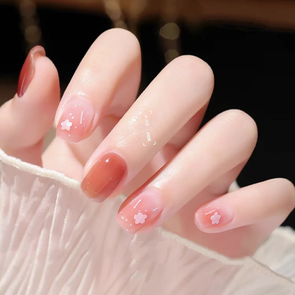 2024美甲款式推薦|16. 夏天果凍腮紅美甲(圖片來源:汤音@小紅書)