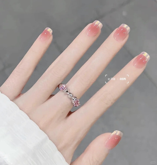 2024美甲款式推薦|16. 夏天果凍腮紅美甲(圖片來源:汤音@小紅書)
