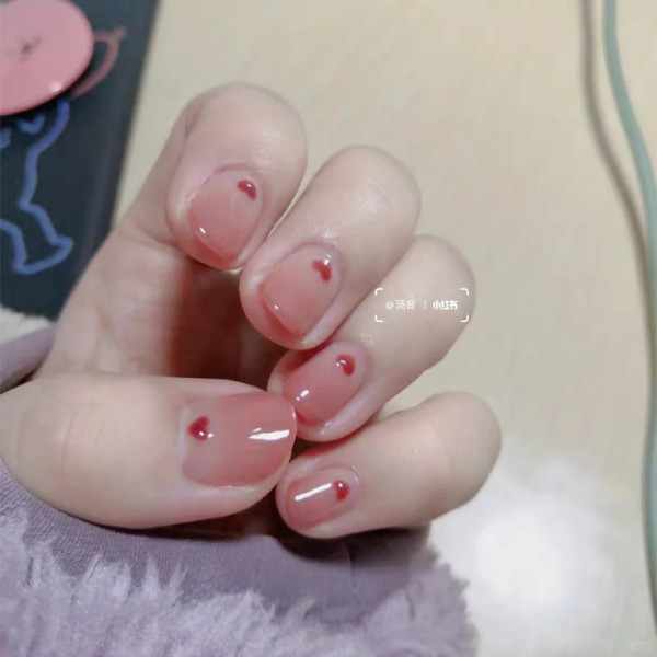 2024美甲款式推薦|16. 夏天果凍腮紅美甲(圖片來源:汤音@小紅書)