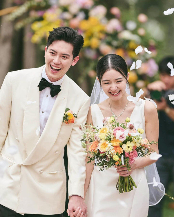 麥明詩盛勁為飛馬爾代夫度蜜月曬幸福合照 此行原來非二人世界 仲大手筆請埋…