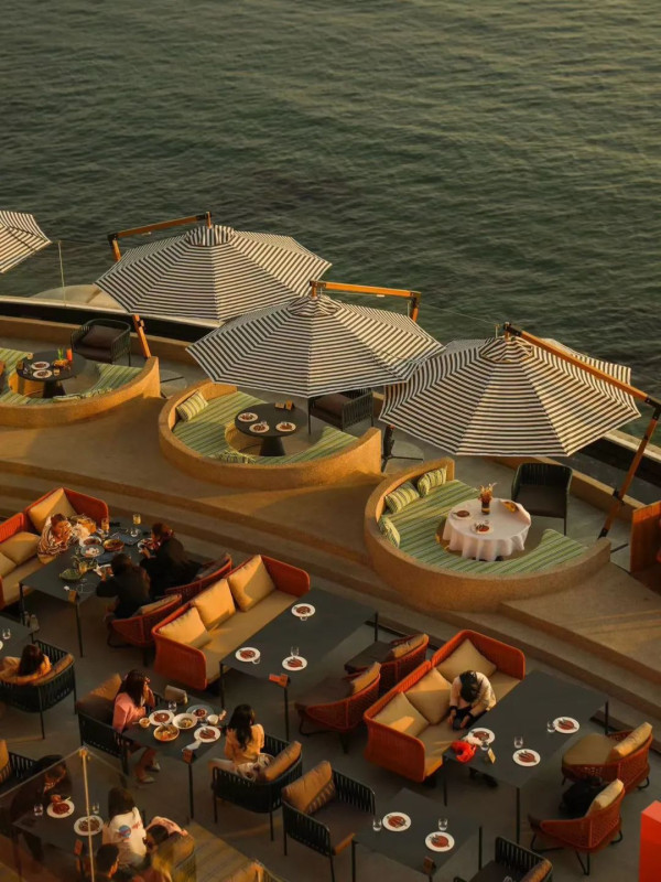 深圳南澳懸崖海景餐廳「苫也 Sanyea」 絕美日落靚景/水池圓形卡座/打卡旋轉樓梯