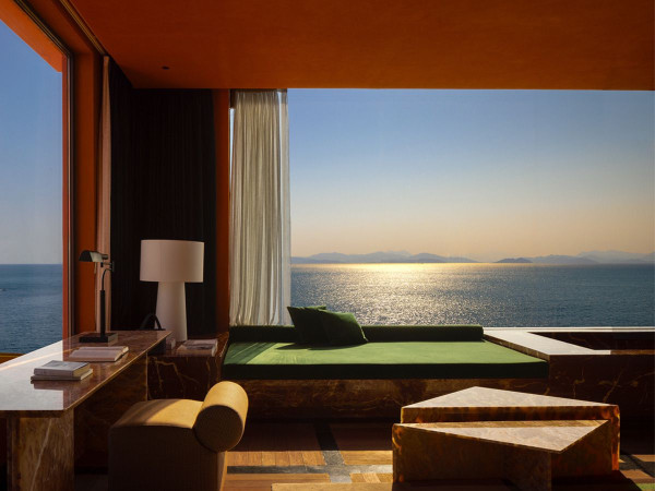 深圳南澳懸崖海景餐廳「苫也 Sanyea」 絕美日落靚景/水池圓形卡座/打卡旋轉樓梯