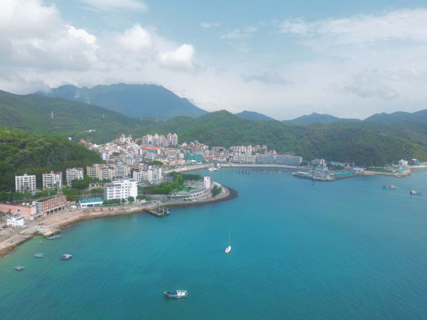 深圳南澳懸崖海景餐廳「苫也 Sanyea」 絕美日落靚景/水池圓形卡座/打卡旋轉樓梯