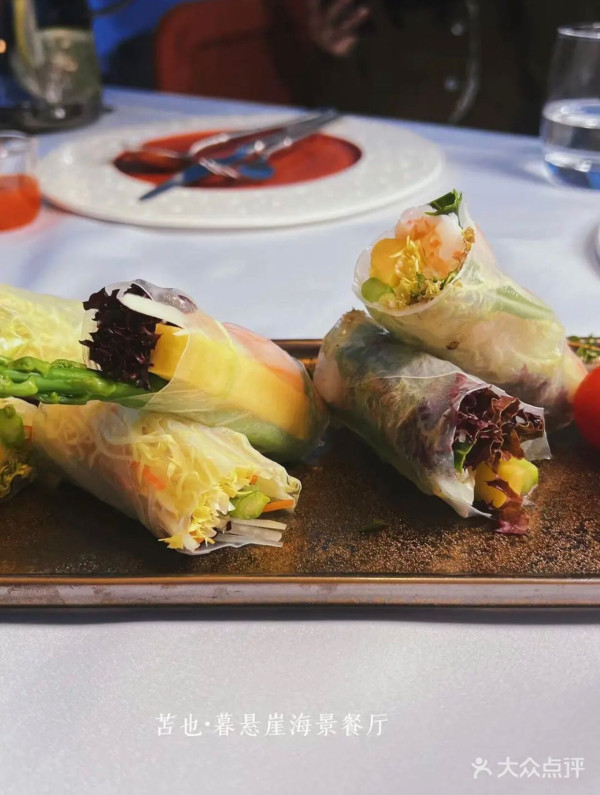 深圳南澳懸崖海景餐廳「苫也 Sanyea」 絕美日落靚景/水池圓形卡座/打卡旋轉樓梯