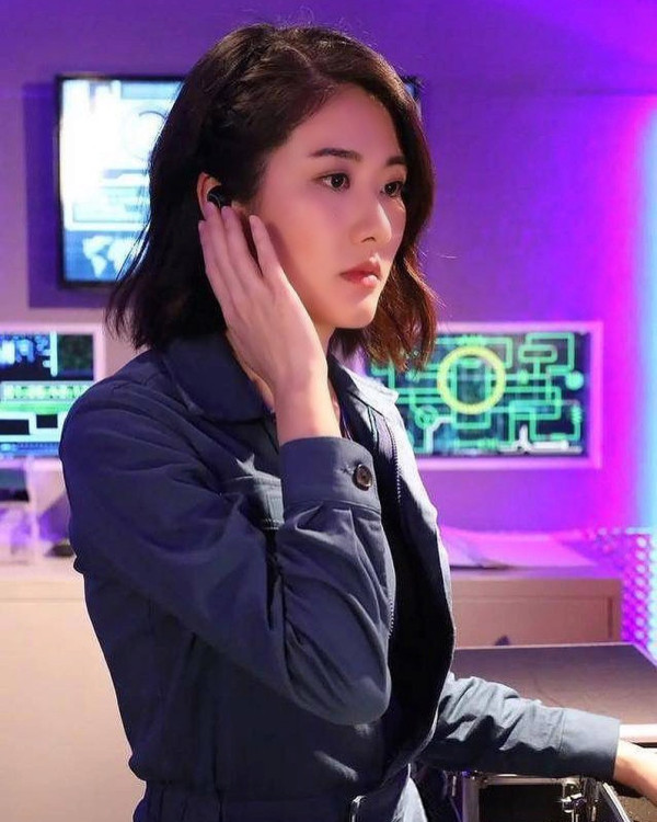 35歲女歌手譚嘉儀遊美國日日性感上陣 搭Uber竟意外收穫fans勁開心