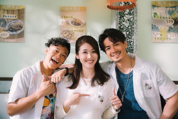 35歲女歌手譚嘉儀遊美國日日性感上陣 搭Uber竟意外收穫fans勁開心