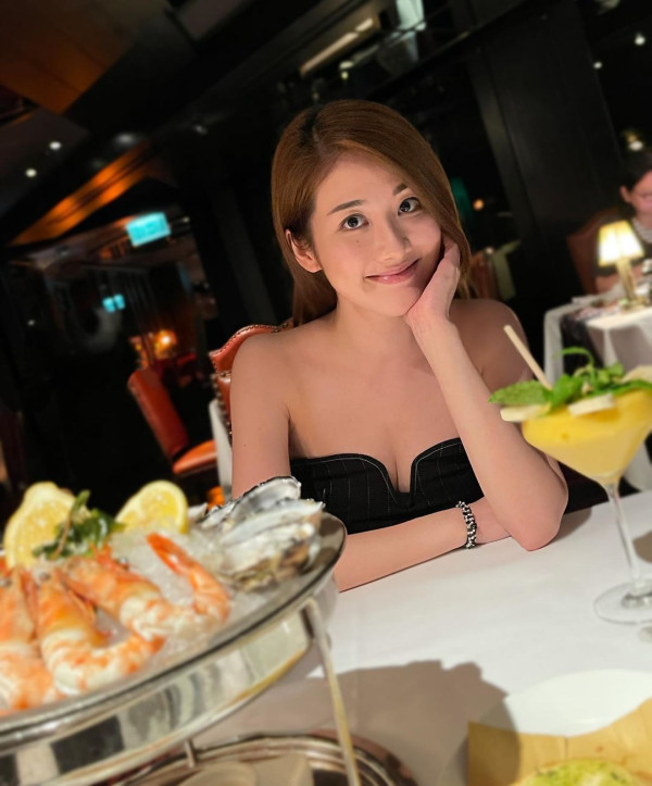 35歲女歌手譚嘉儀遊美國日日性感上陣 搭Uber竟意外收穫fans勁開心