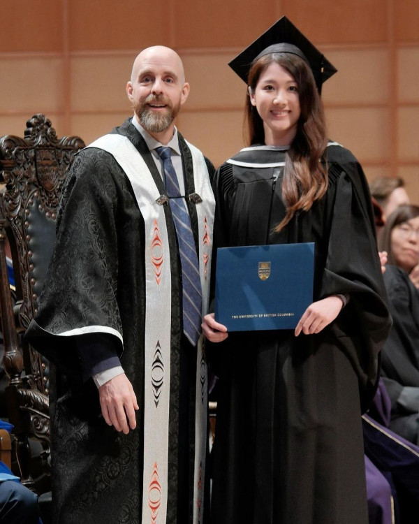 35歲女歌手譚嘉儀遊美國日日性感上陣 搭Uber竟意外收穫fans勁開心