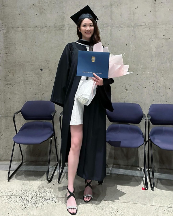 35歲女歌手譚嘉儀遊美國日日性感上陣 搭Uber竟意外收穫fans勁開心