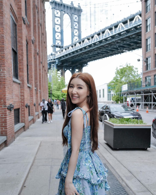 35歲女歌手譚嘉儀遊美國日日性感上陣 搭Uber竟意外收穫fans勁開心