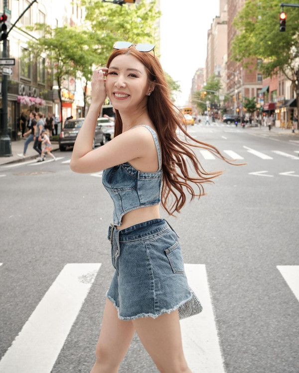 35歲女歌手譚嘉儀遊美國日日性感上陣 搭Uber竟意外收穫fans勁開心