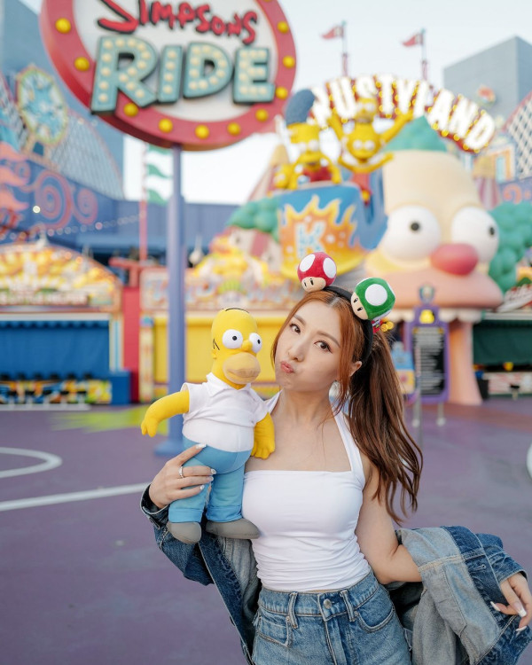 35歲女歌手譚嘉儀遊美國日日性感上陣 搭Uber竟意外收穫fans勁開心